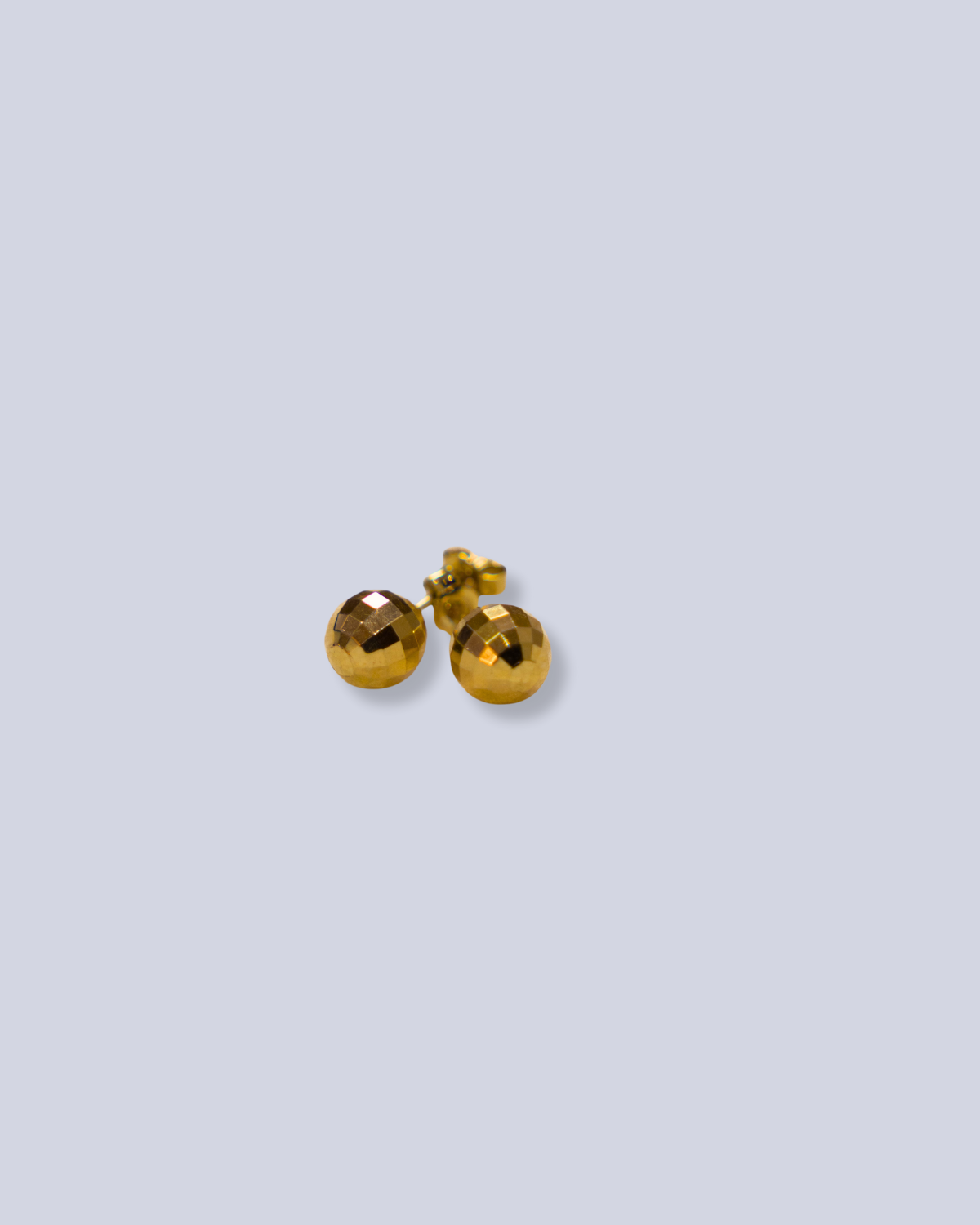 Yellow gold stud side