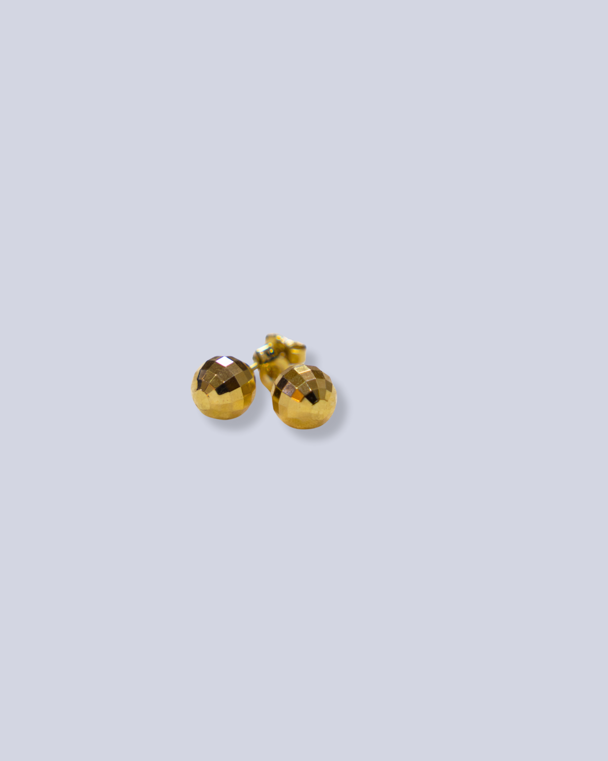 Yellow gold stud side