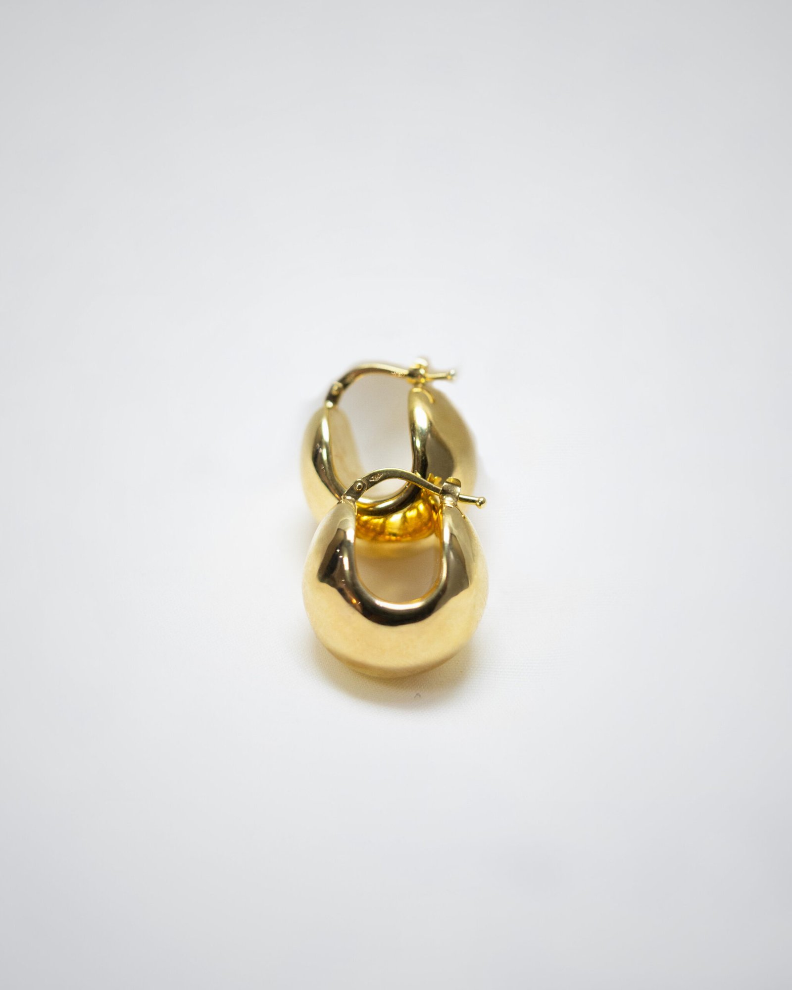 Yellow gold studs lobe