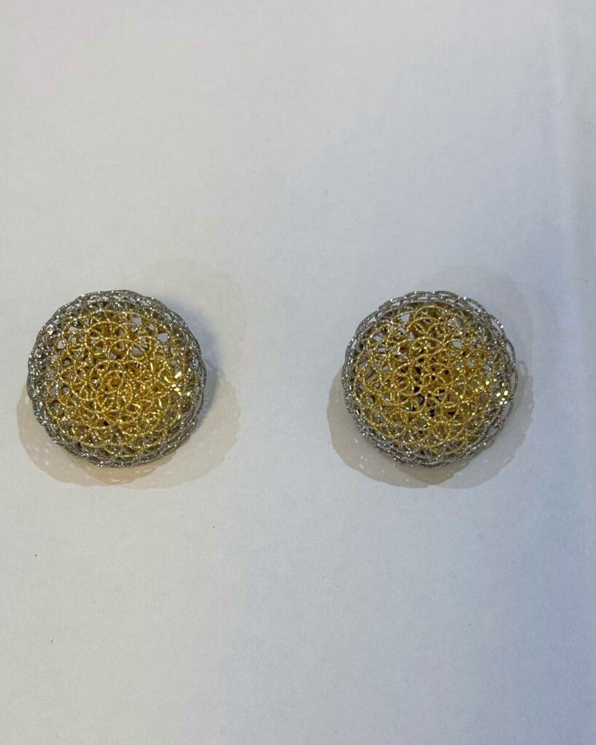 Exaggerated mesh stud (white and yellow)