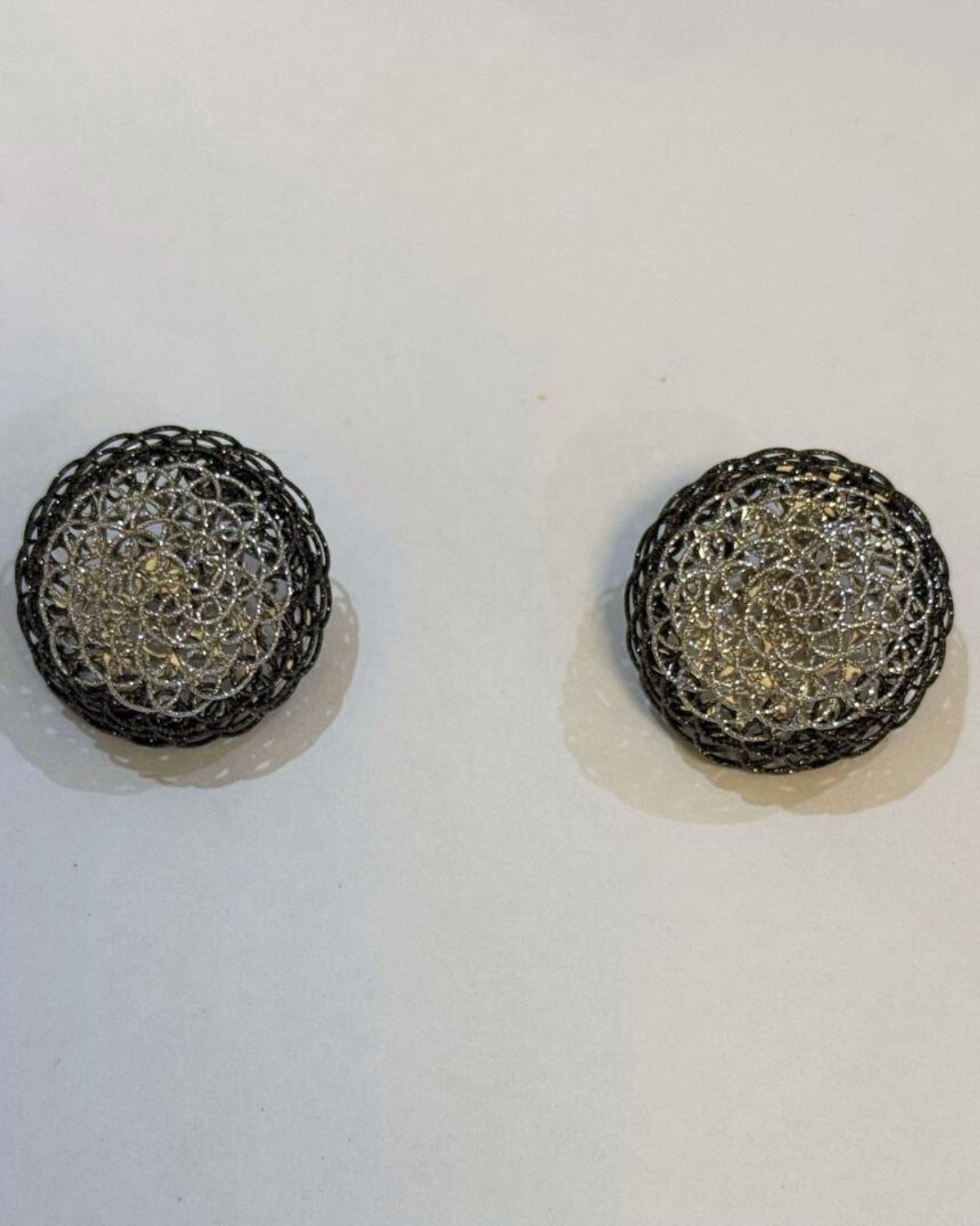 Exaggerated mesh stud