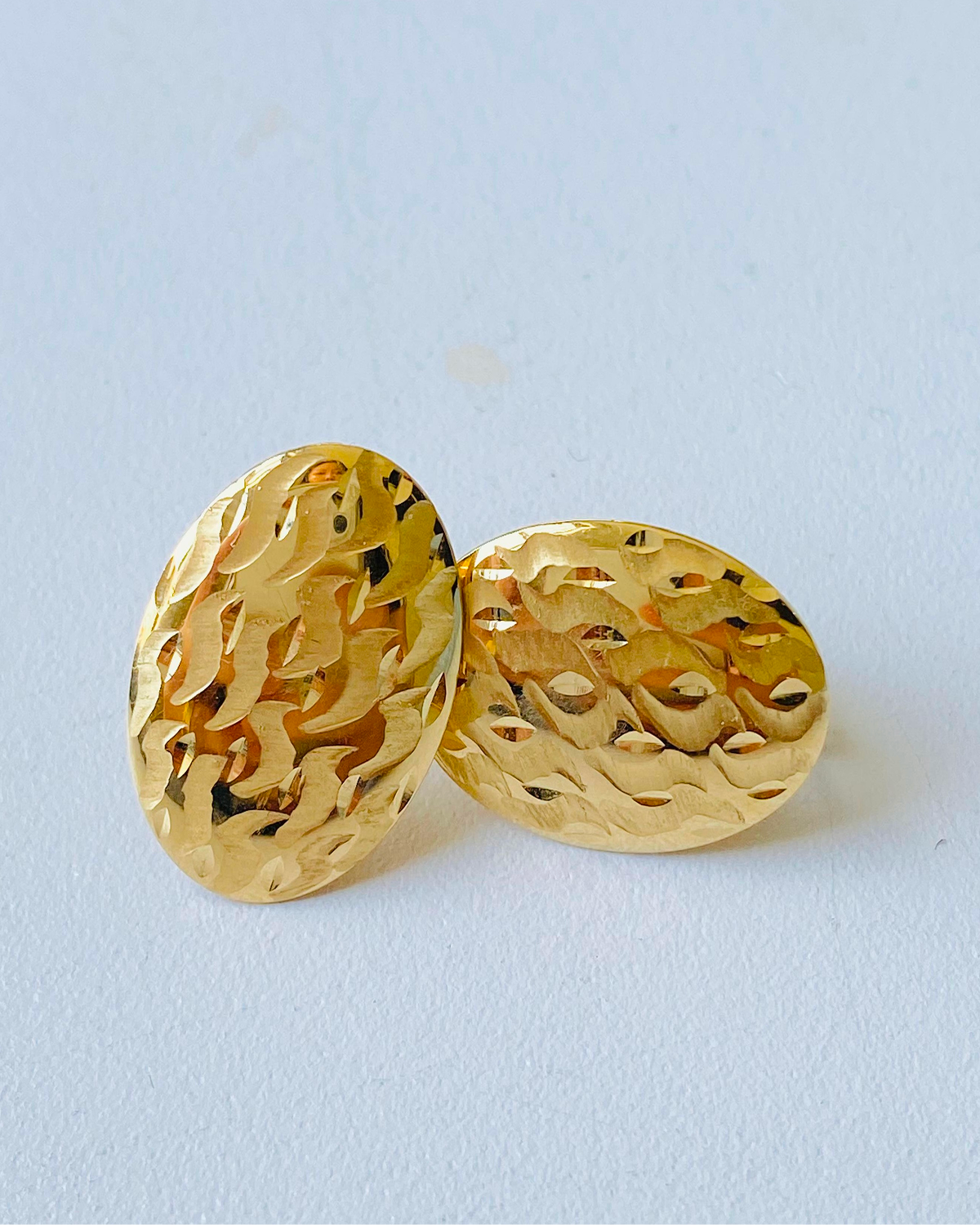 Yellow Gold patterned stud 44g