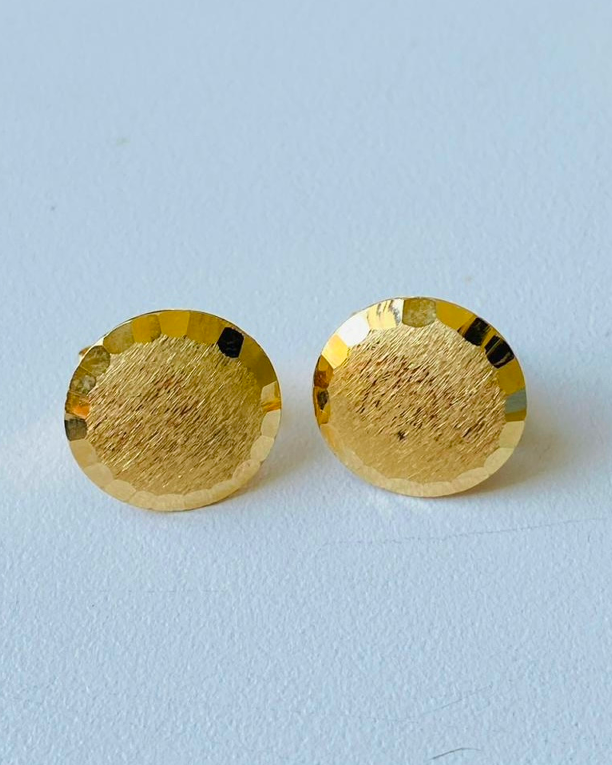 Yellow gold bold stud